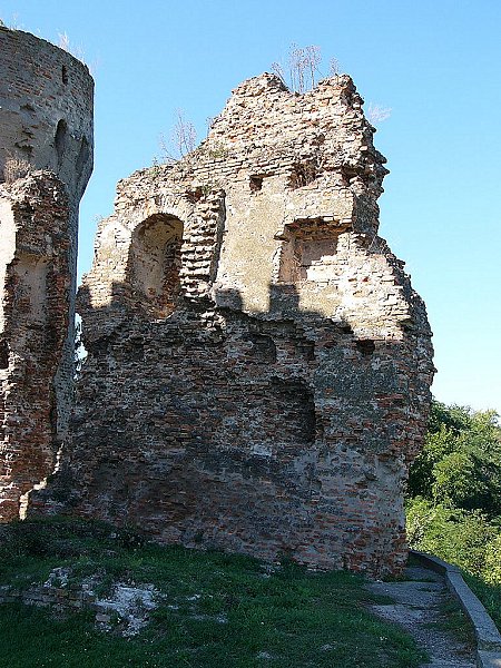 Datei:Ruinen Erdut2.jpg