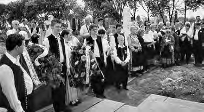 Gedenkfeier am Grabe des Malers auf dem Hatzfelder Friedhof